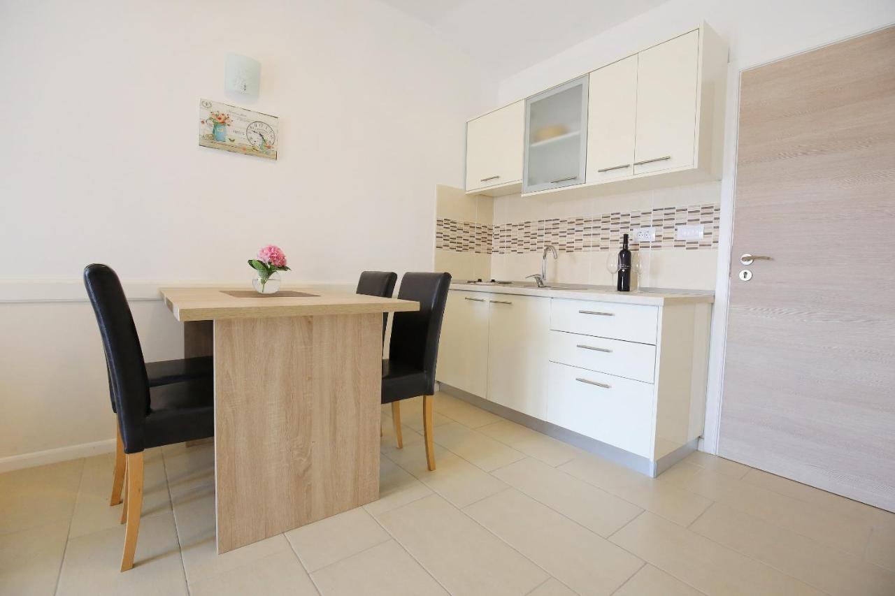 Apartmani Dane Sukošan Exterior foto